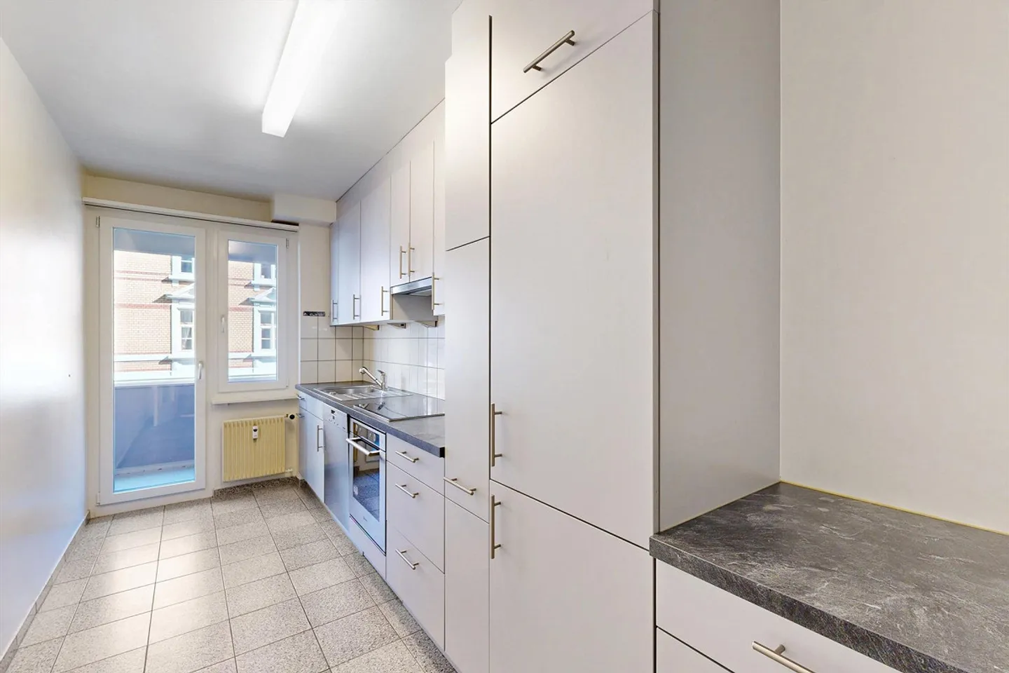 Apartment for rent - Photo 3 of 8