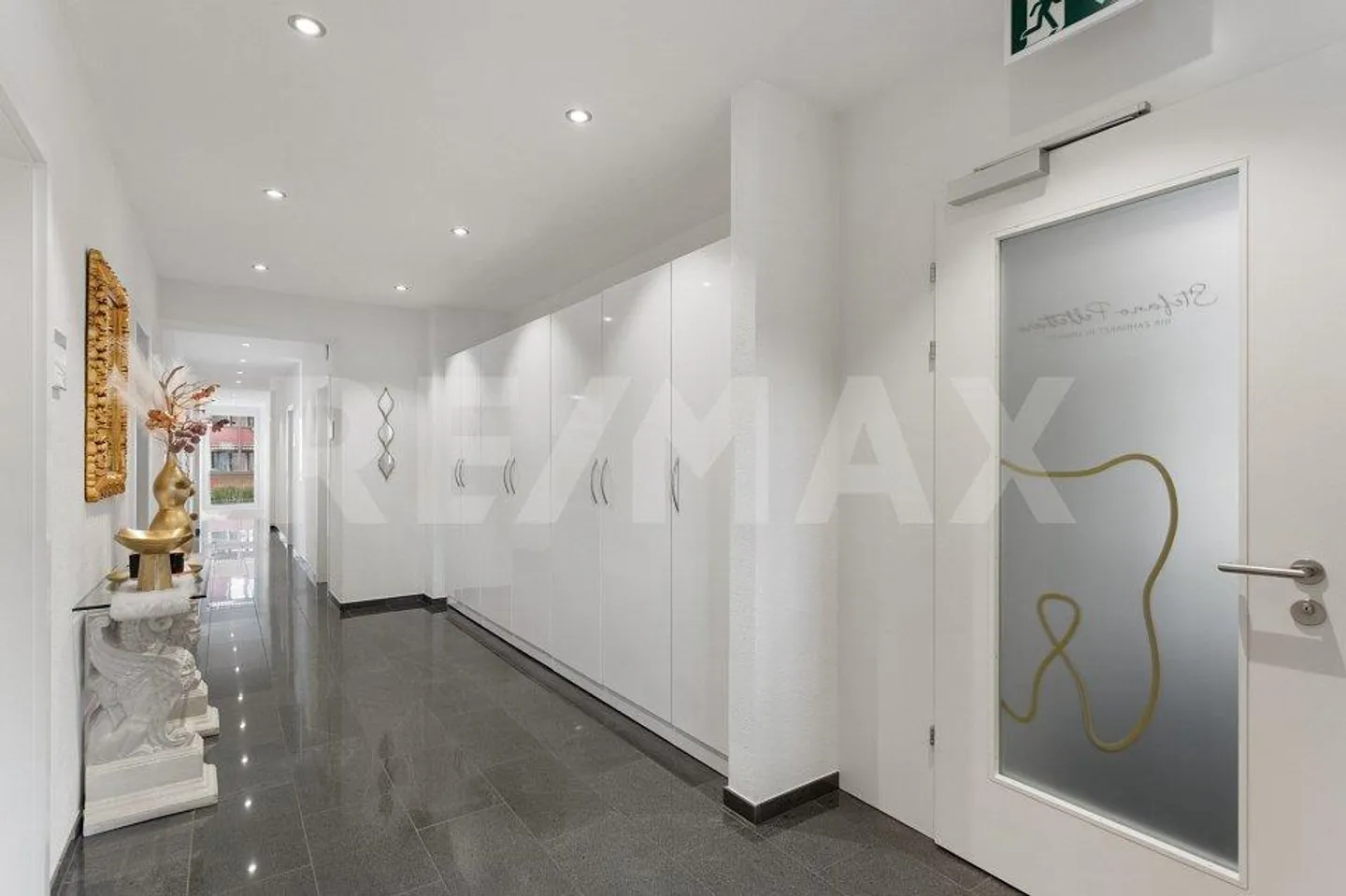 Vivere elegante con attività separata (studio dentistico affittato) - Foto 2 di 13