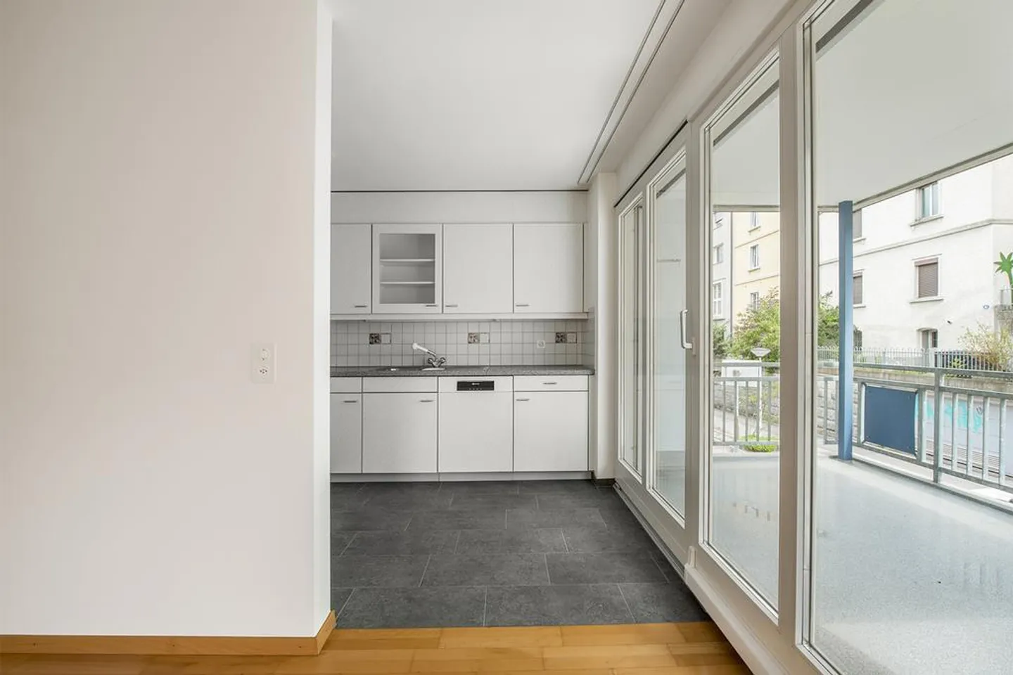 Are you looking for a central apartment? We have it! - Photo 1 of 9