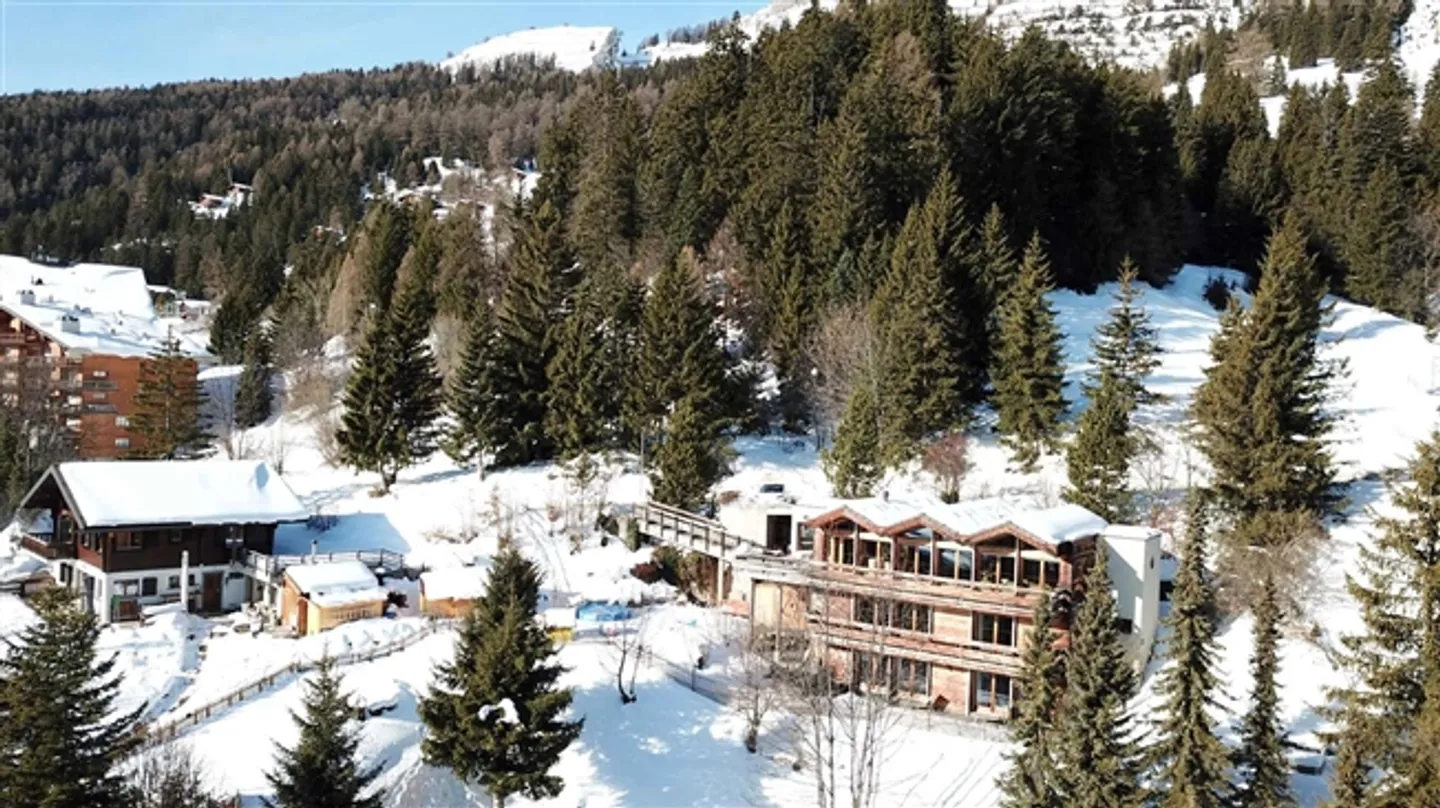 A spacious and cozy chalet in the heart of Anzère - Photo 1 of 13