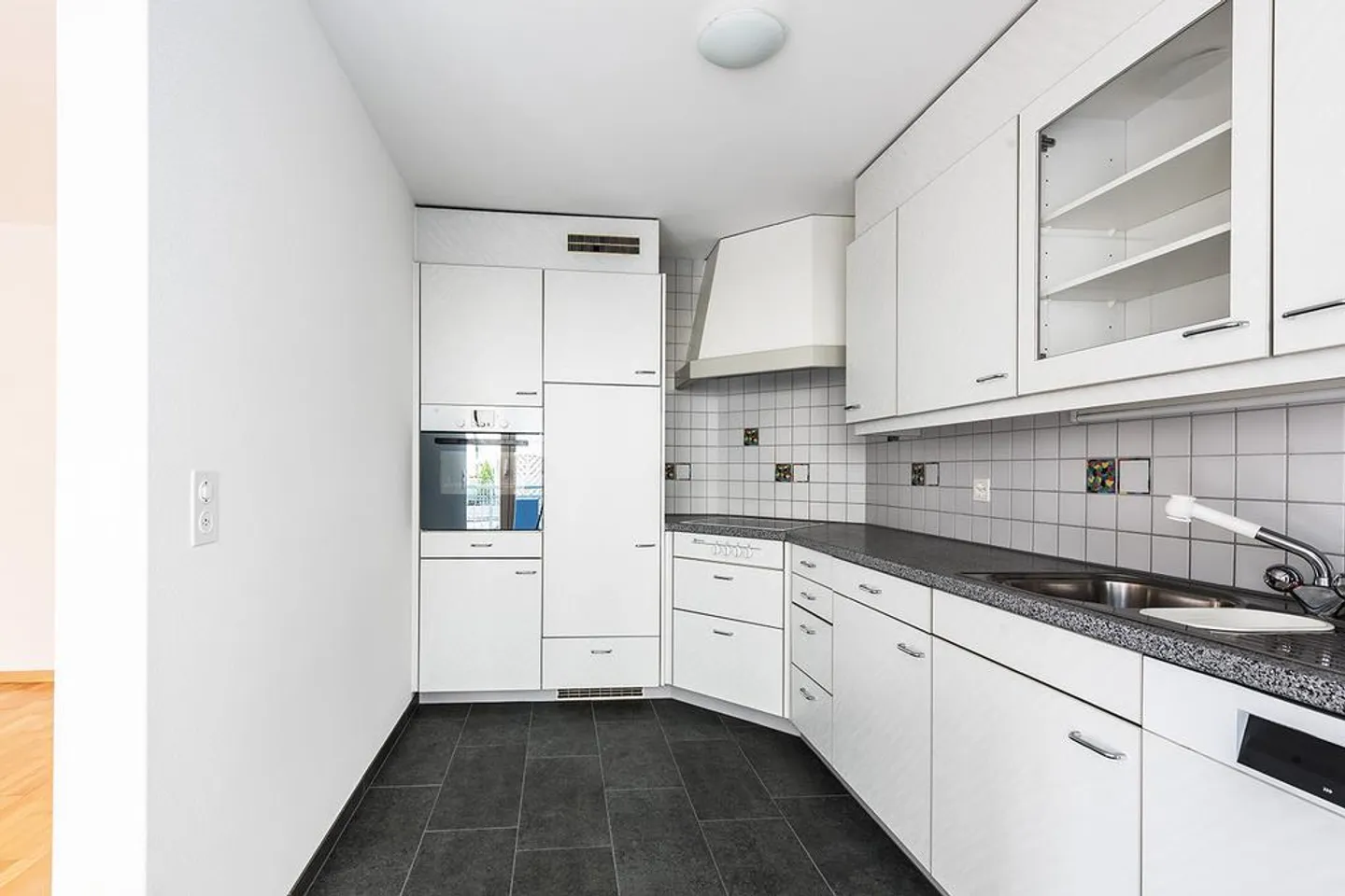 Are you looking for a central apartment? We have it! - Photo 2 of 9