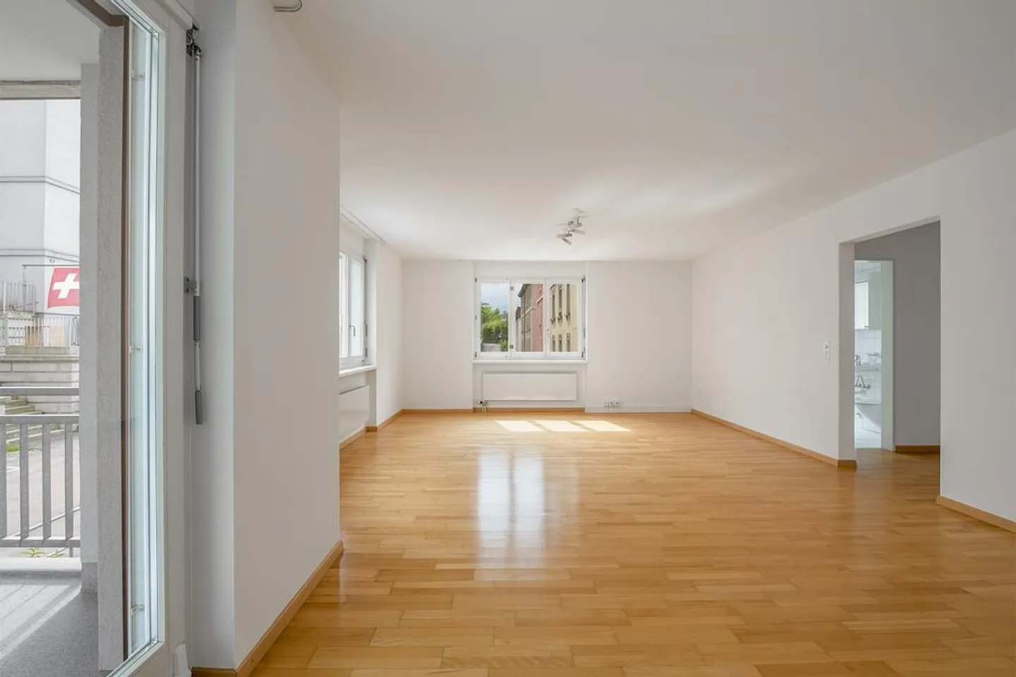 Are you looking for a central apartment? We have it! - Photo 3 of 9