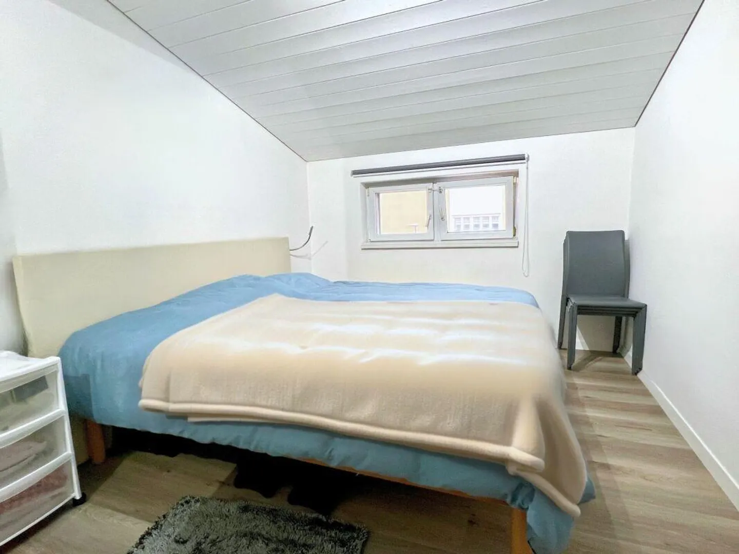 Magnifikes Gebäude bestehend aus 3 Wohnungen und 2 Gewerbeeinheiten - Foto 8 von 12