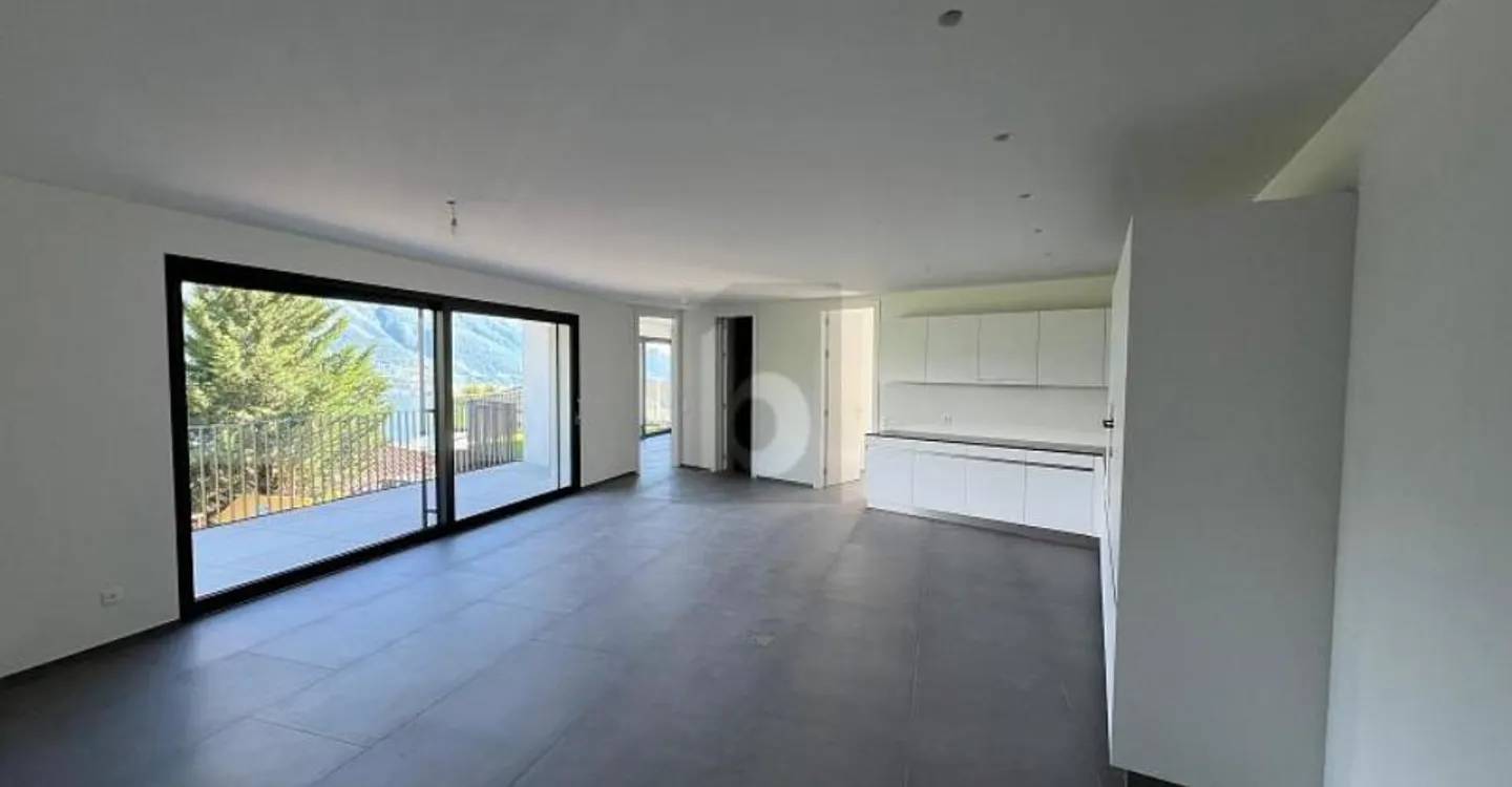MODERN AND ELEGANT WITH SPECTACULAR LAKE VIEW - Photo 2 of 4