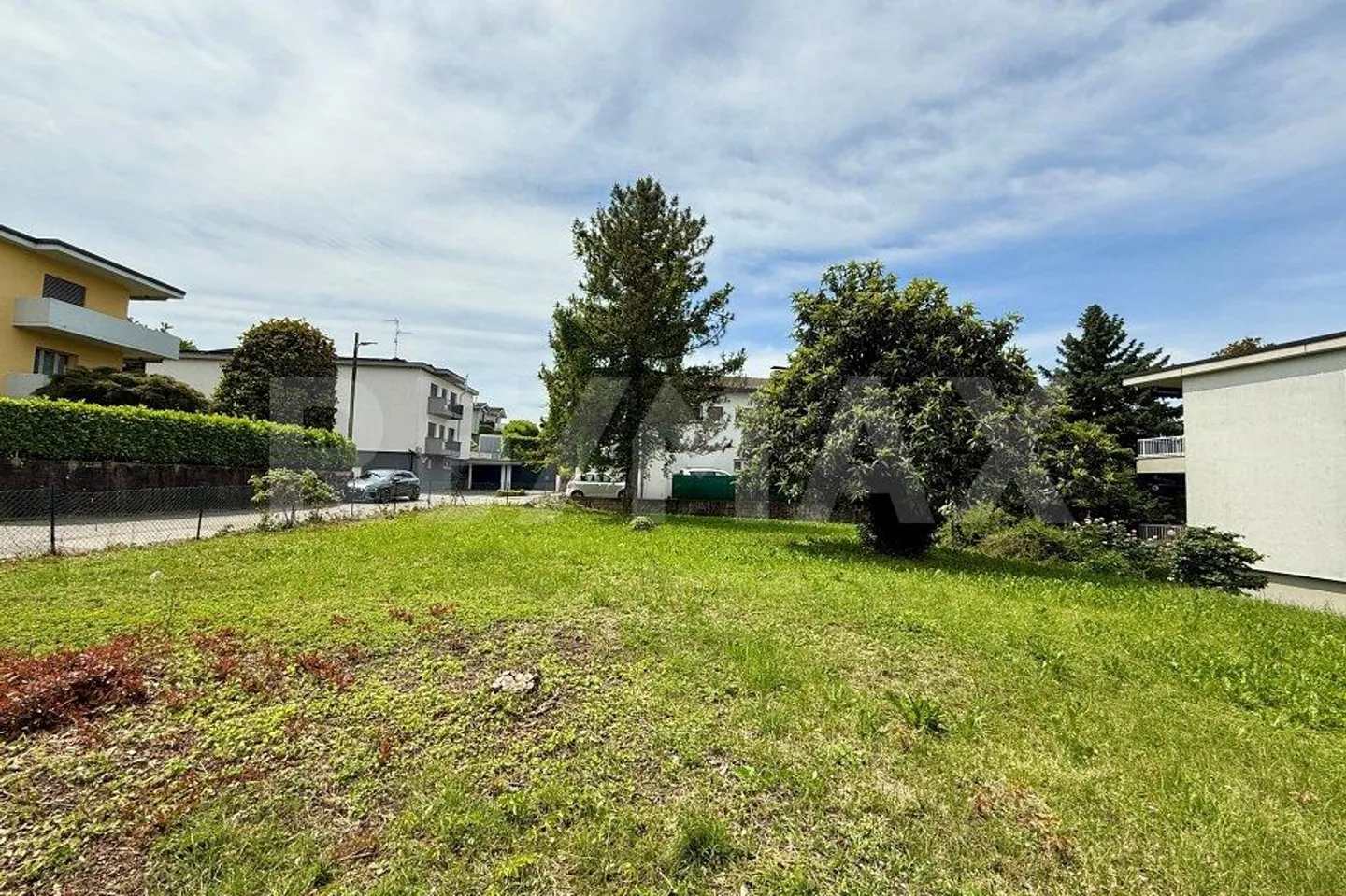 Terrain constructible R3 avec permis de construire - Photo 6 sur 7