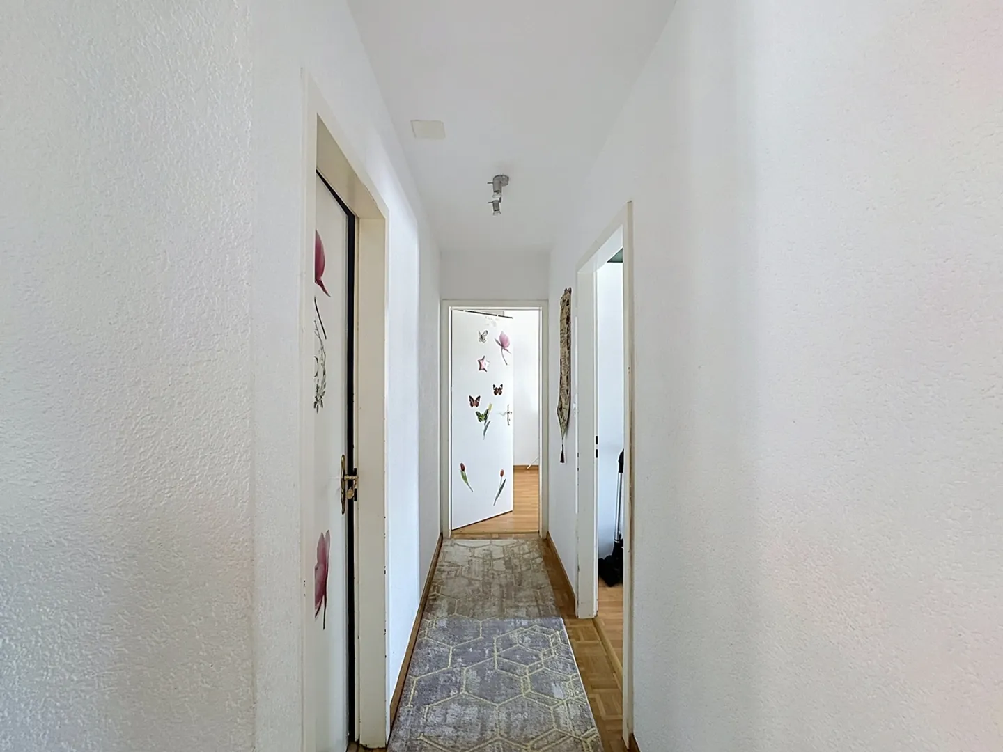 Appartamento luminoso e centrale con loggia/balcone - Foto 7 di 12