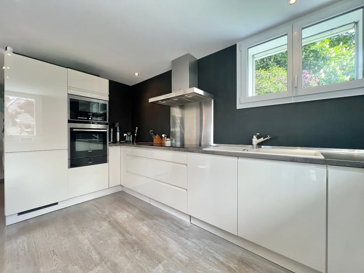 Villa individuelle avec 8,5 pièces, dont 1 studio indépendant - Photo 4 sur 15