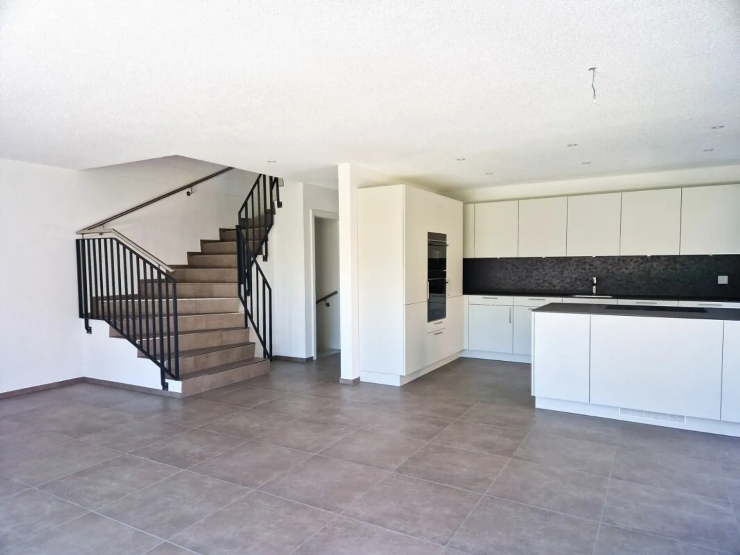 Topmodern 5.5-Room Semi-Detached House in Schwadernau BE - Photo 4 of 15