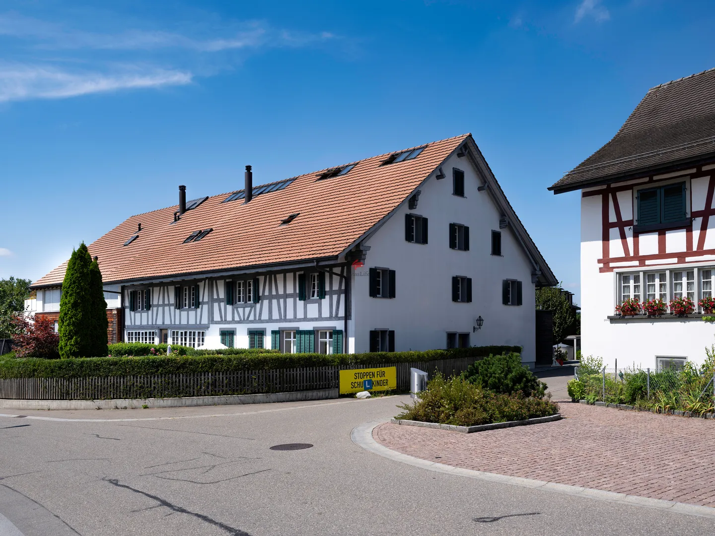 Reihenfamilienhaus mit römischem Flair - Eleganz trifft Geschichte - Foto 1 von 11