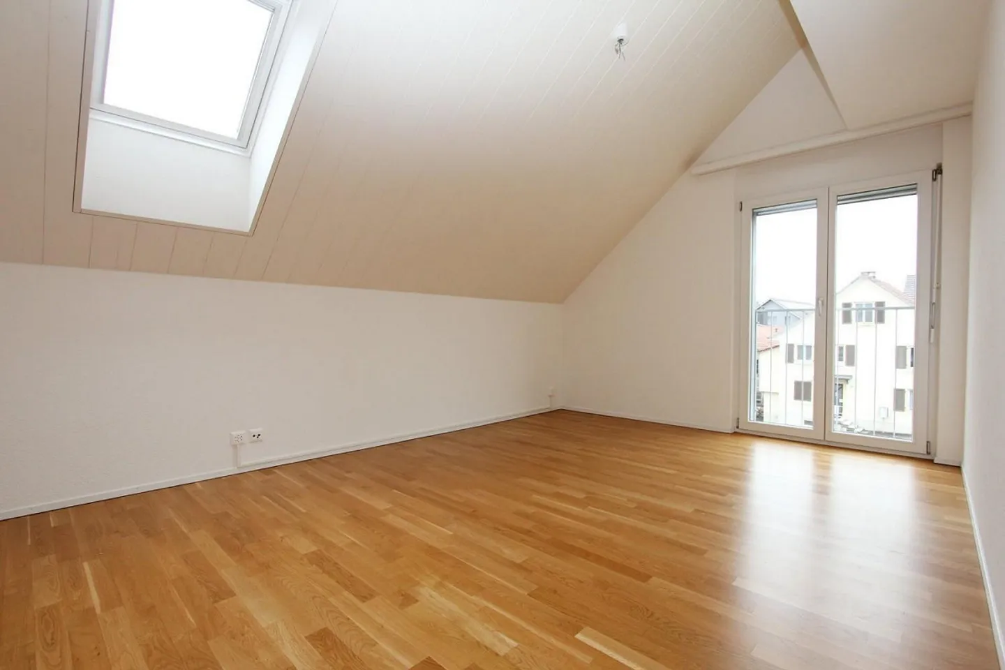 Appartamento attico luminoso e spazioso di 3½ locali - Foto 4 di 12