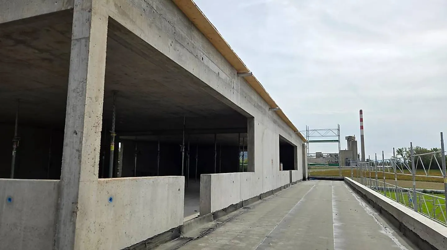 Industrial Property 12 Units - Photo 6 of 8