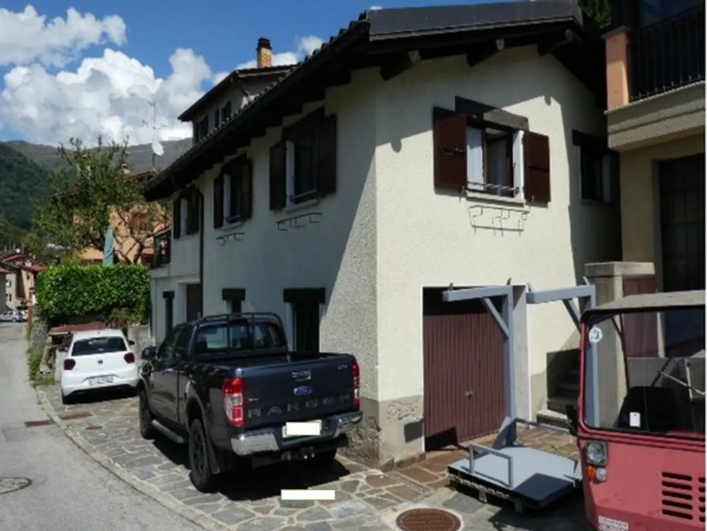 Wir verkaufen ein Einfamilienhaus in der Nähe des Ortskerns von Piandera - Foto 1 von 3