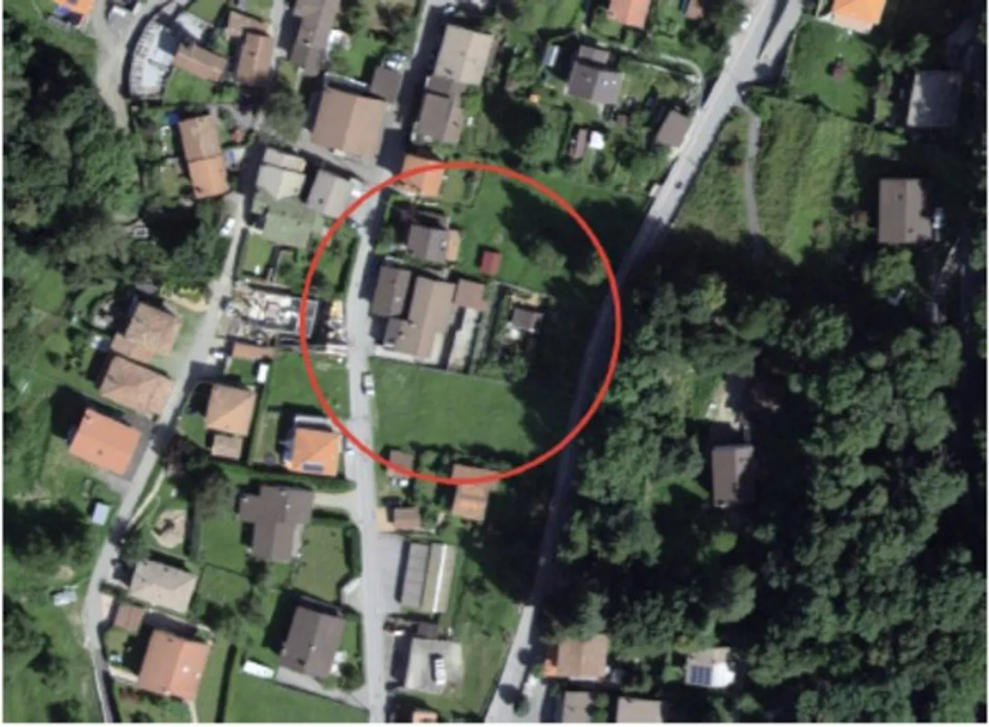 Wir verkaufen ein Einfamilienhaus in der Nähe des Ortskerns von Piandera - Foto 3 von 3