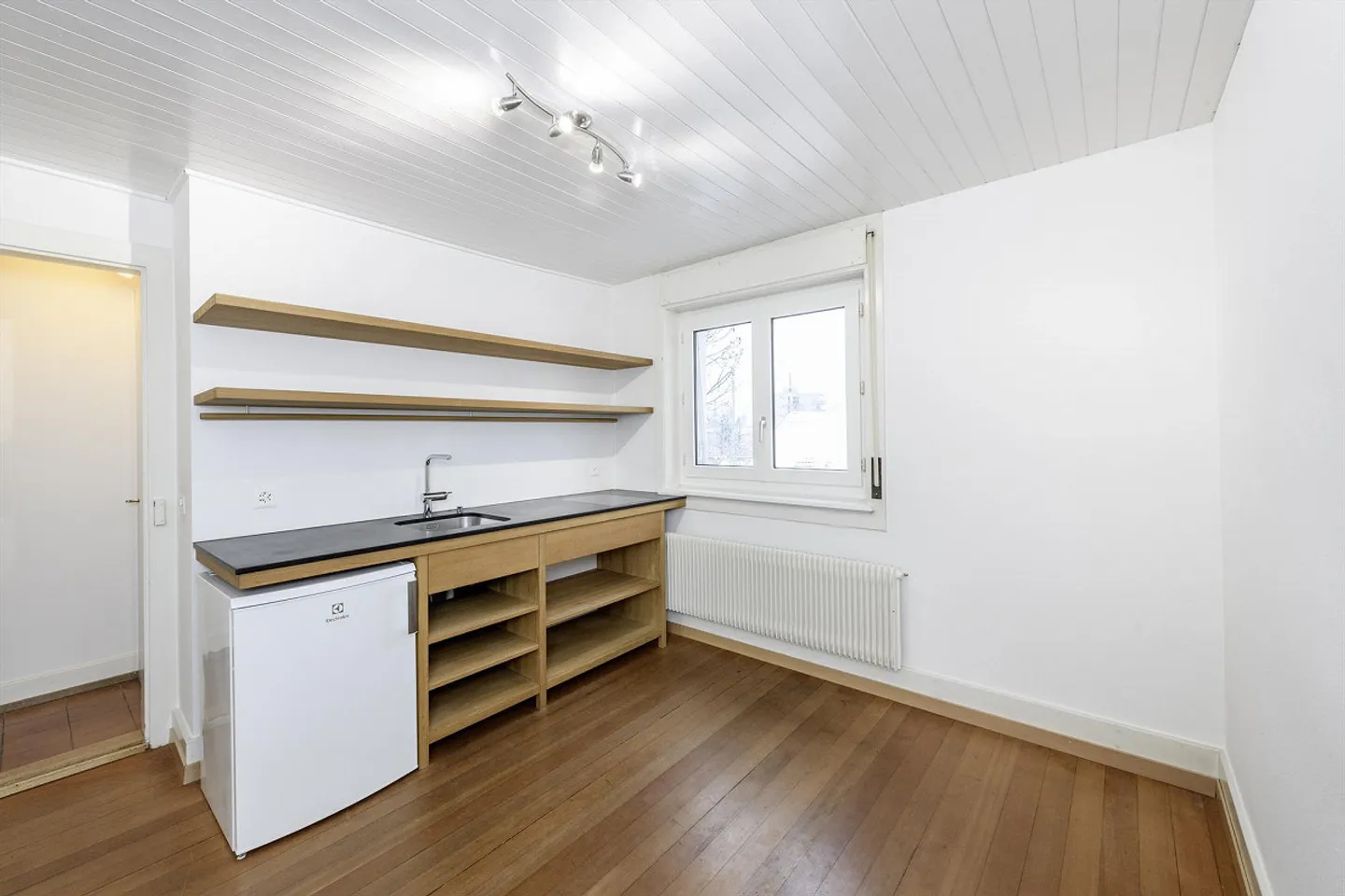 Bijou abordable avec du flair dans un emplacement central ! - Photo 1 sur 4