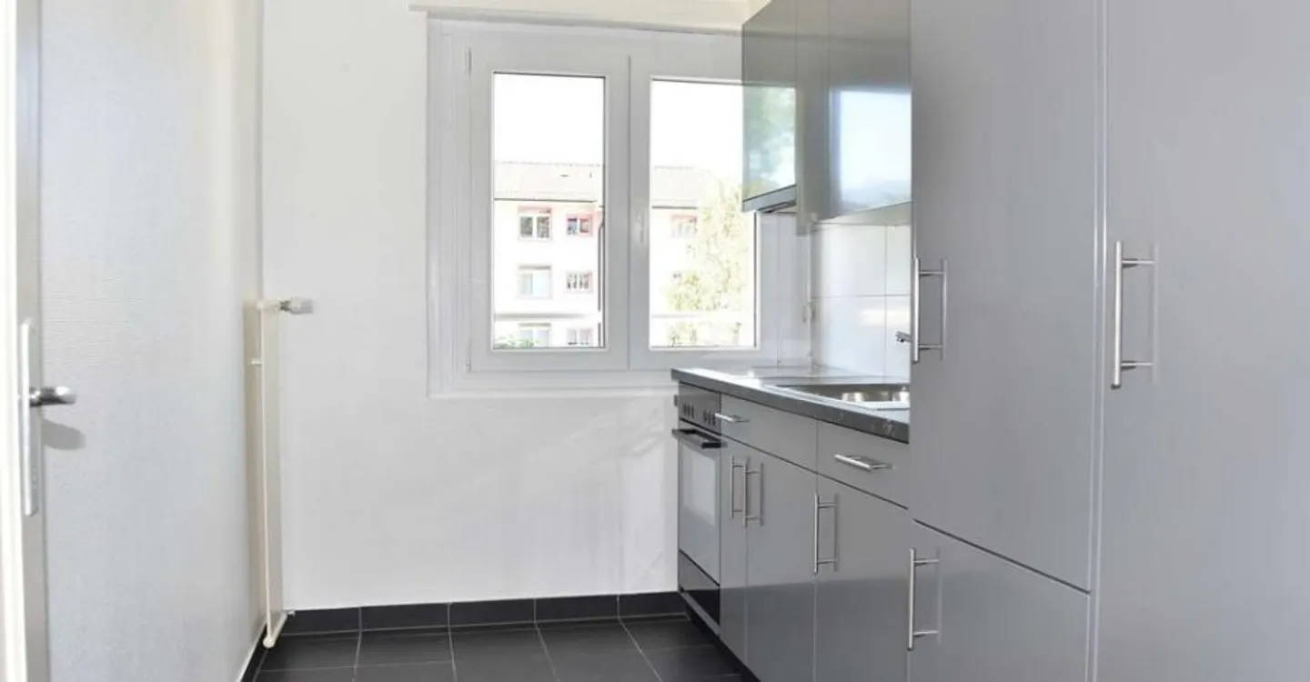 In einem renovierten Gebäude, schöne 3-Zimmer-Wohnung in der Nähe des Bahnhofs - Foto 1 von 8