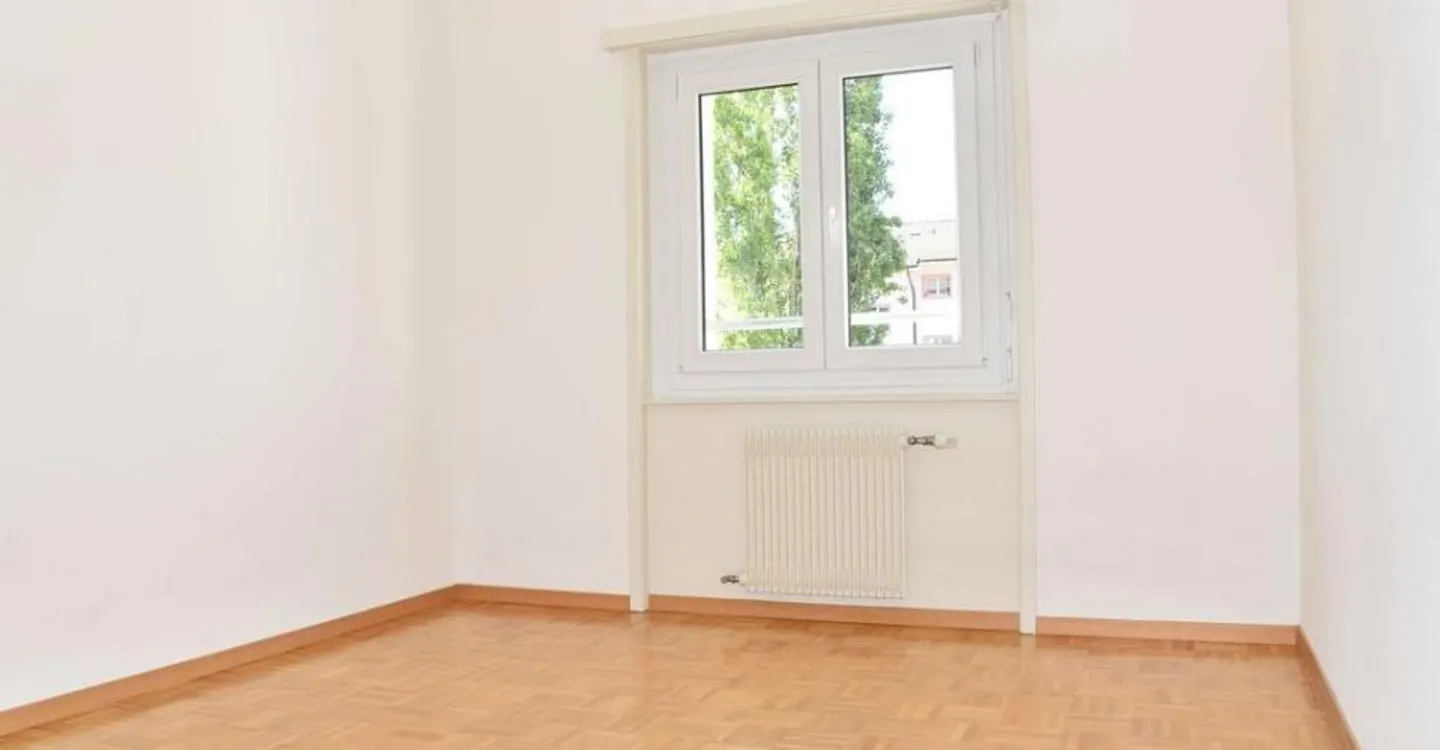 In einem renovierten Gebäude, schöne 3-Zimmer-Wohnung in der Nähe des Bahnhofs - Foto 5 von 8