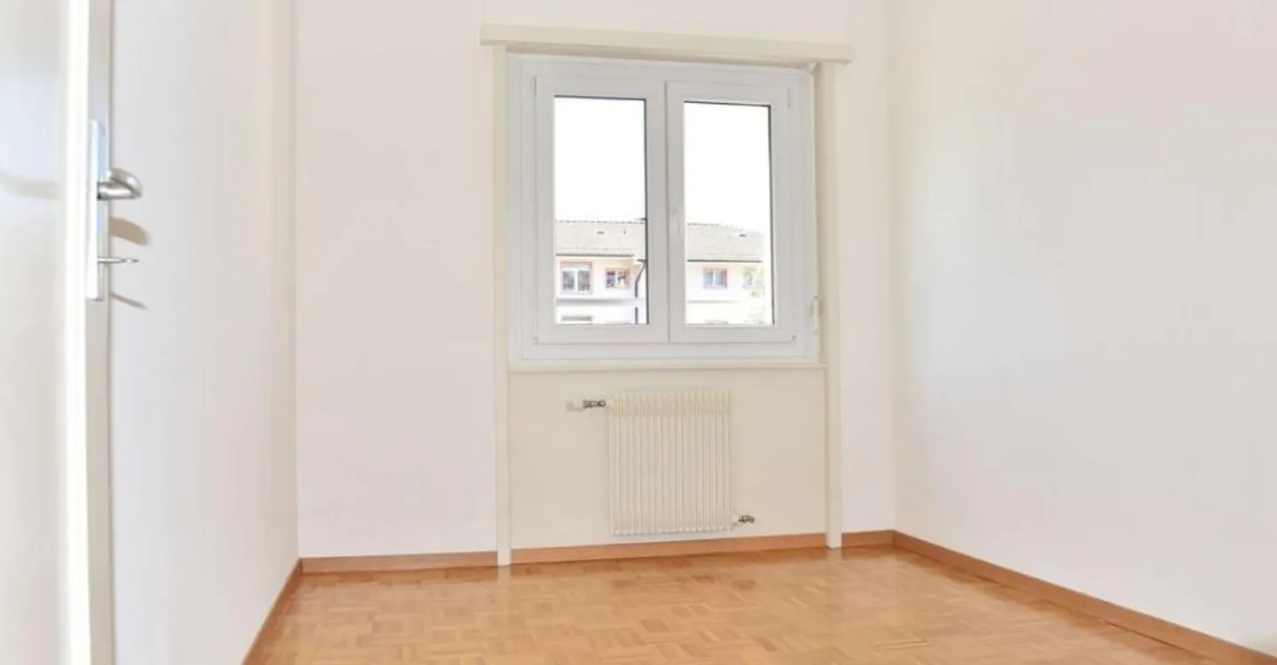 In einem renovierten Gebäude, schöne 3-Zimmer-Wohnung in der Nähe des Bahnhofs - Foto 6 von 8