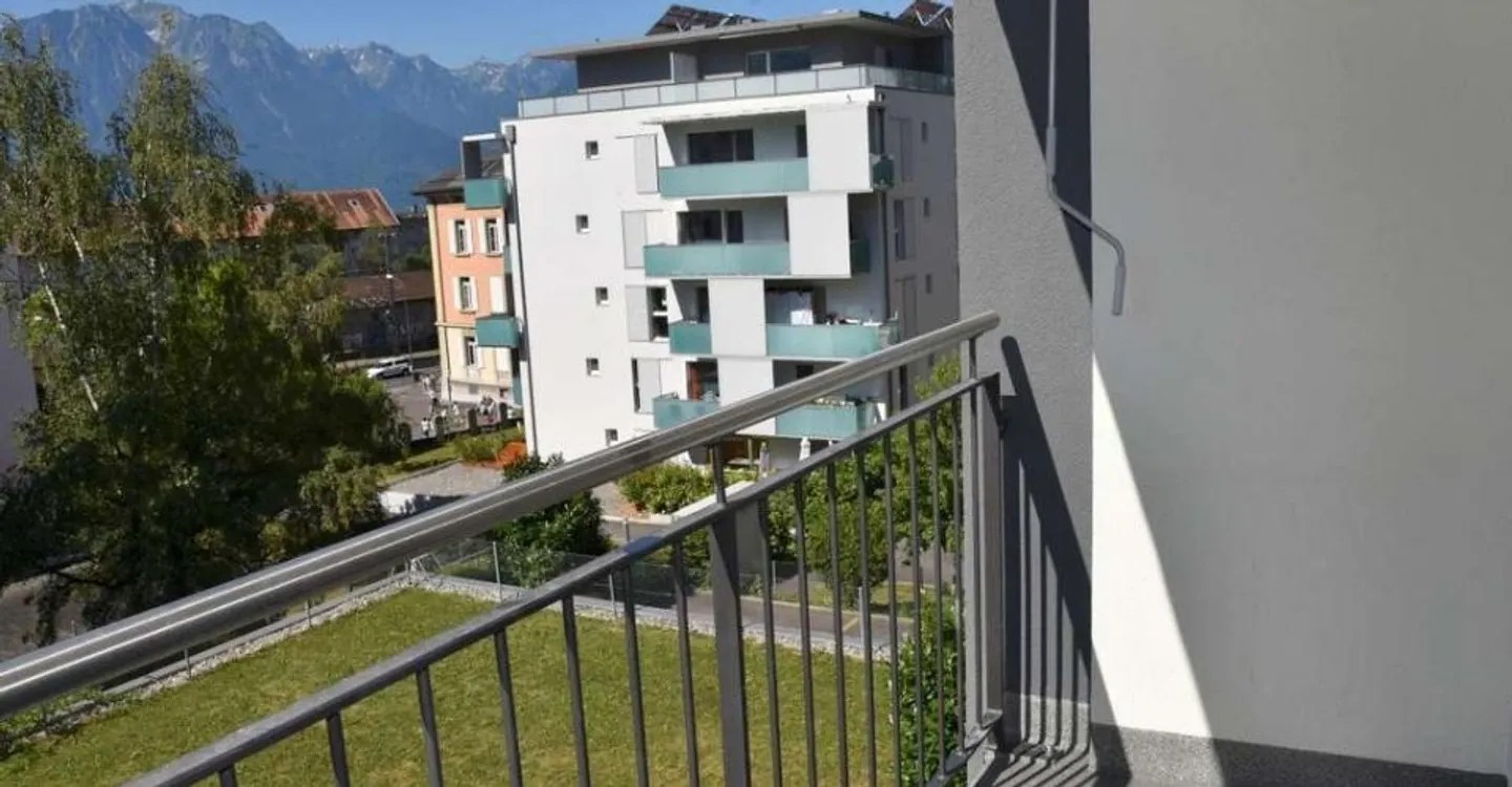 In einem renovierten Gebäude, schöne 3-Zimmer-Wohnung in der Nähe des Bahnhofs - Foto 7 von 8