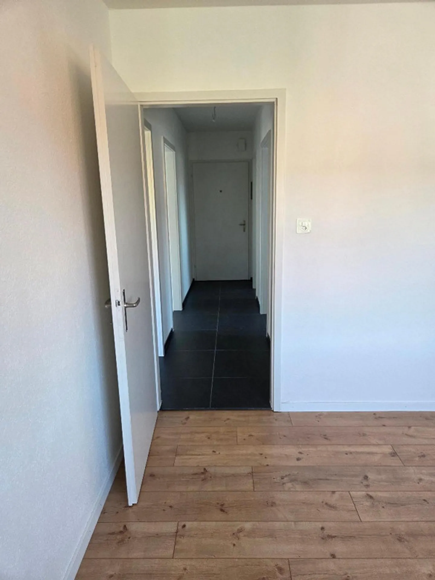 Charmante 3-Zimmer-Wohnung mit Balkon in Hofstetten-Flüh - Foto 2 von 12