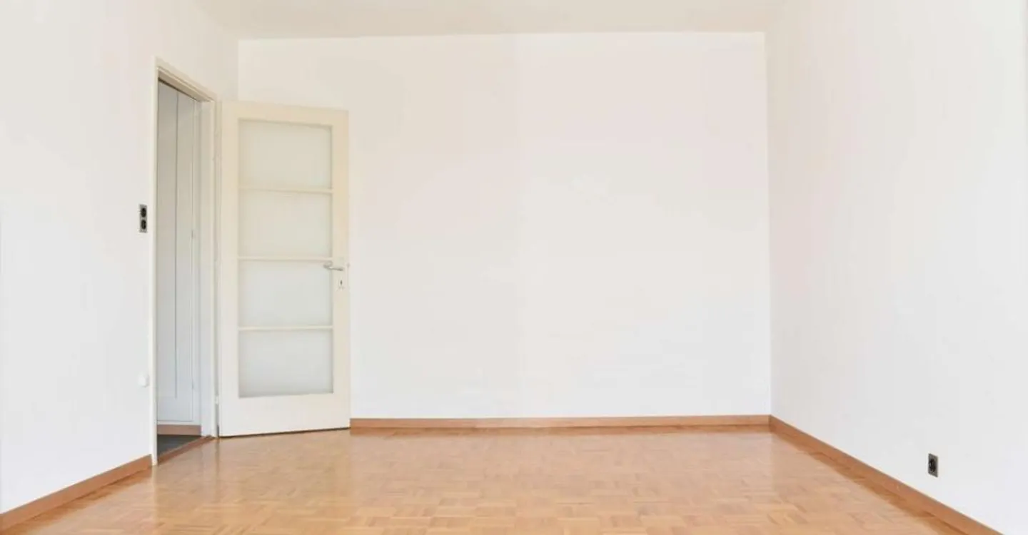 In einem renovierten Gebäude, schöne 3-Zimmer-Wohnung in der Nähe des Bahnhofs - Foto 4 von 8