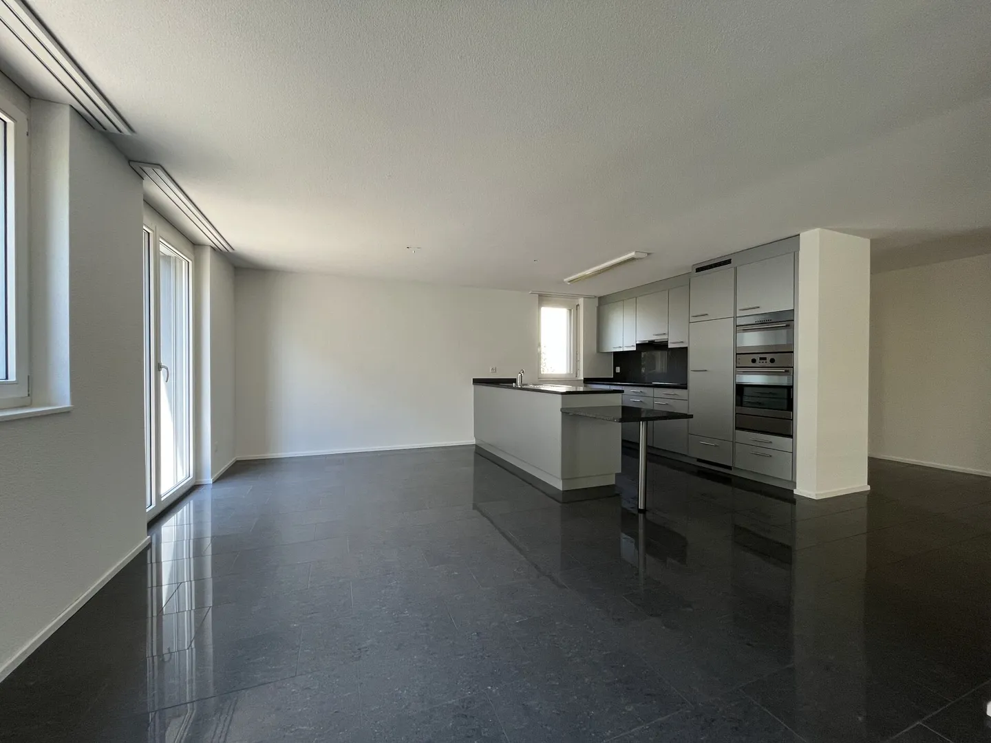 Moderno appartamento di 4,5 stanze al piano terra - Foto 2 di 11