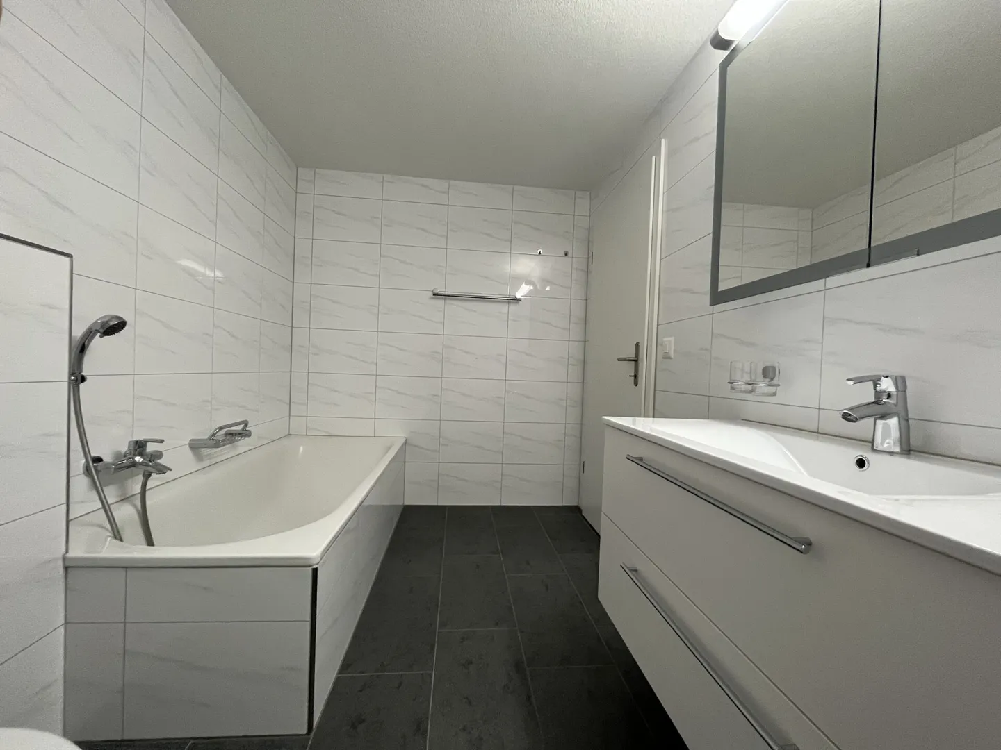 Moderno appartamento di 4,5 stanze al piano terra - Foto 8 di 11