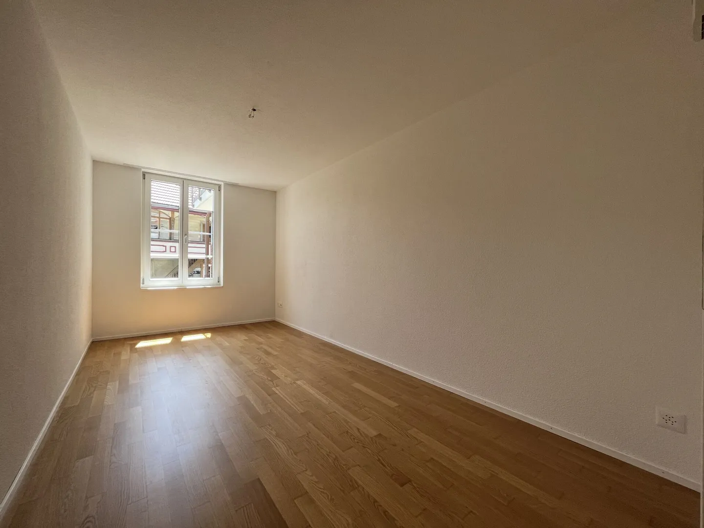 Moderno appartamento di 4,5 stanze al piano terra - Foto 4 di 11