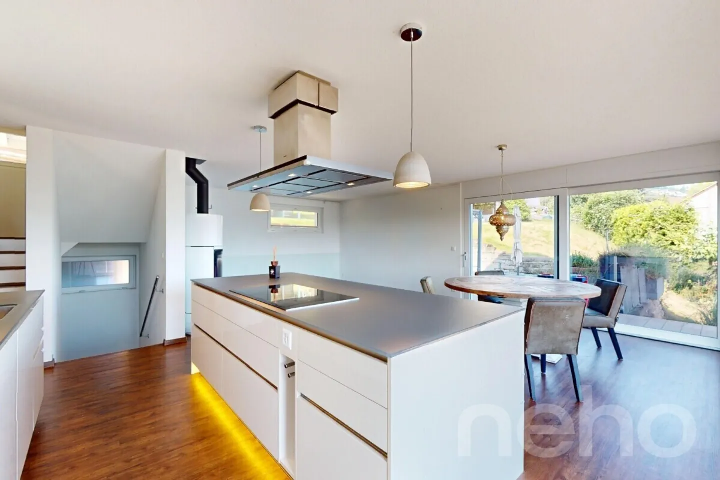 Casa unifamiliare moderna con sauna, giardino e vista panoramica - Foto 4 di 12