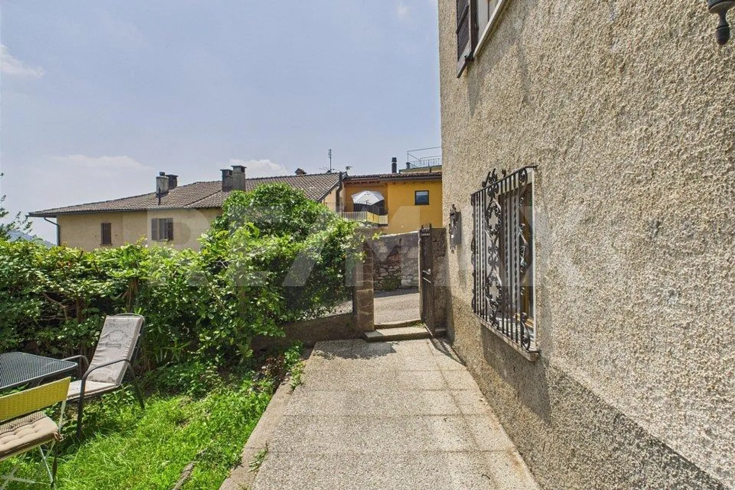 Tessiner Haus mit Terrasse und Panoramadachboden - Foto 4 von 13