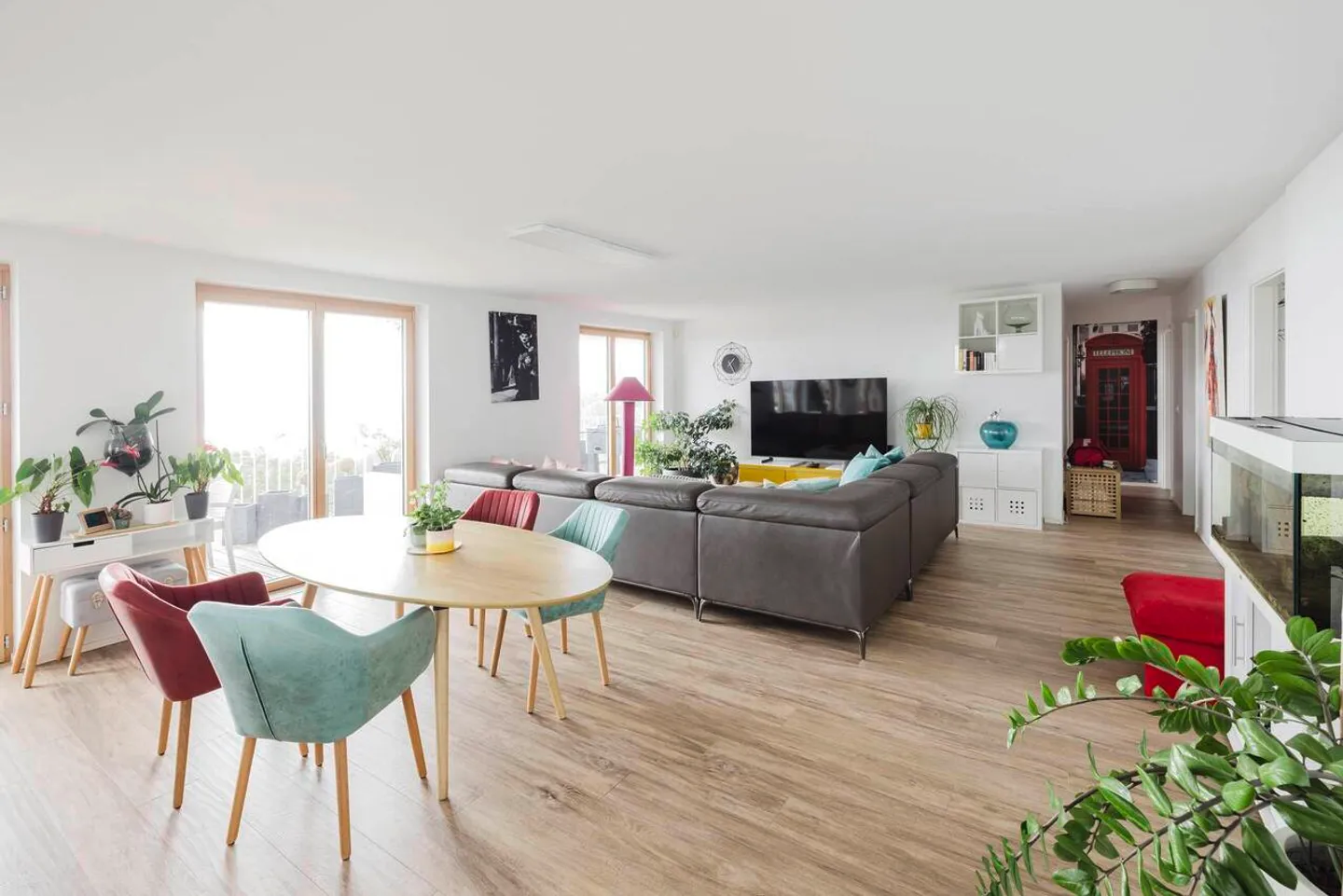 Unobstructed view of the city, the lake, and the Alps - Photo 3 of 7