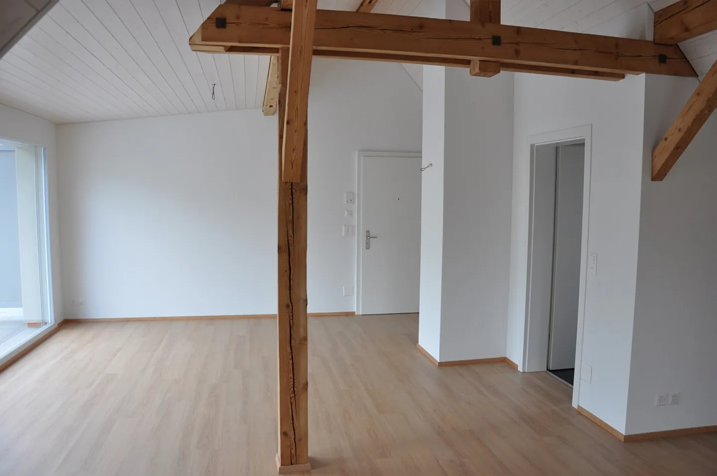 Cozy attic apartment in the center of Malters - Photo 3 of 11