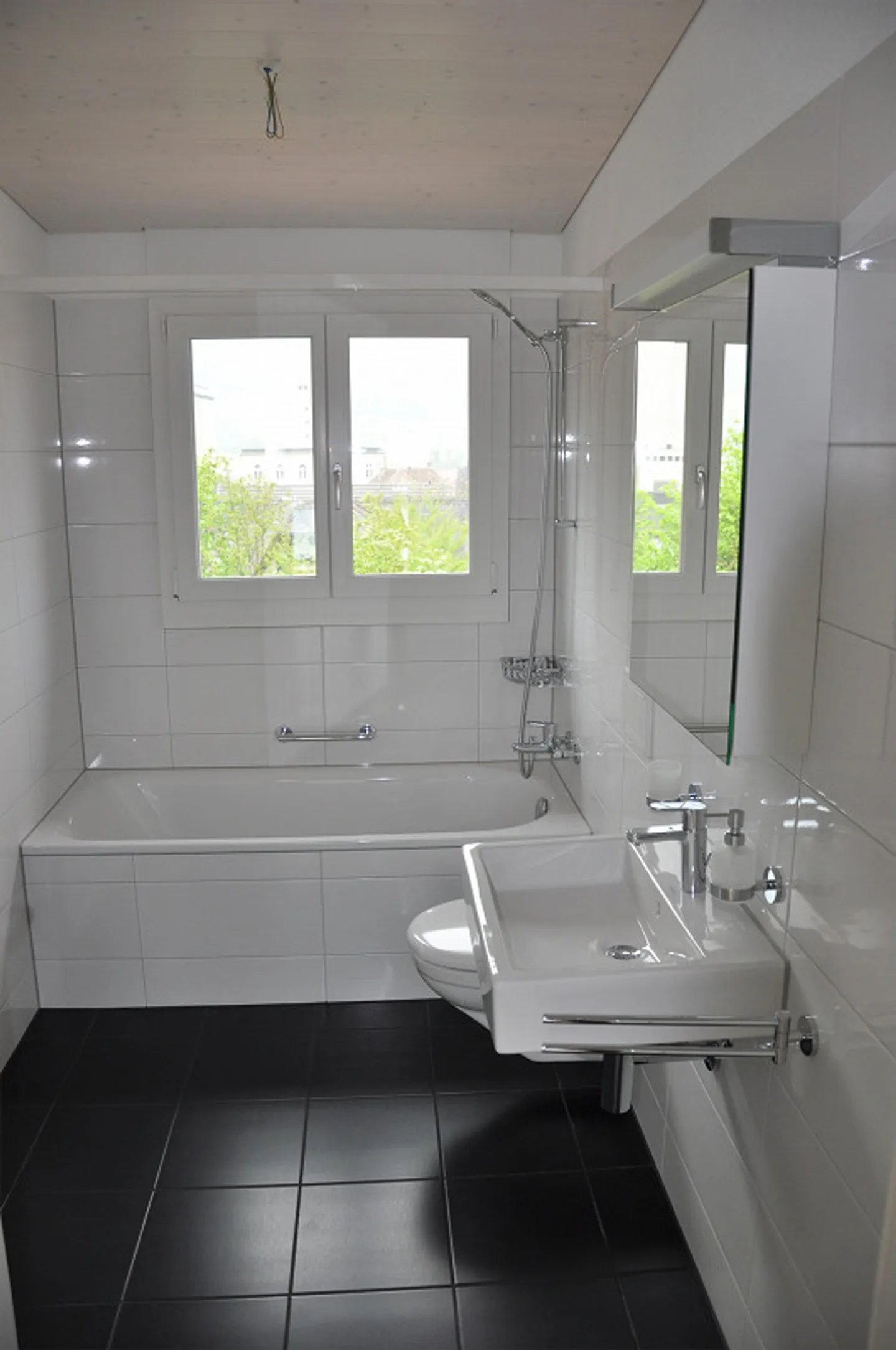 Cozy attic apartment in the center of Malters - Photo 9 of 11