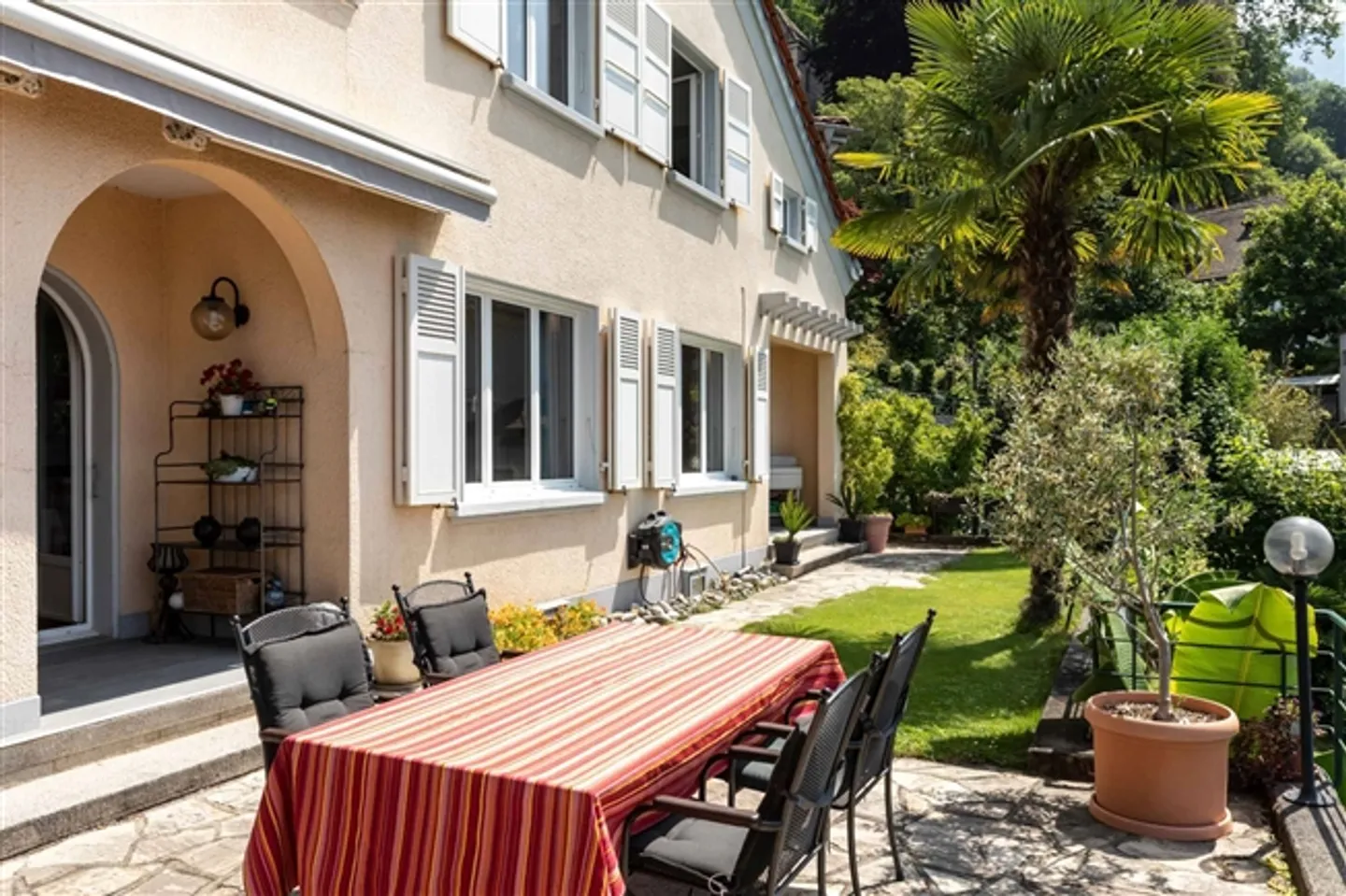 Magnifique maison avec trois appartements et vue sur le lac, près du centre-ville ! - Photo 8 sur 13