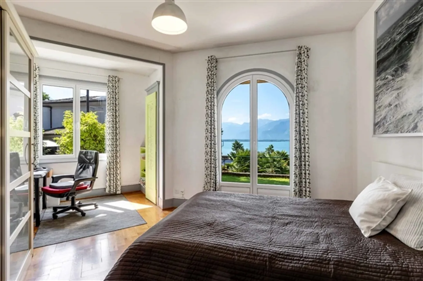 Magnifique maison avec trois appartements et vue sur le lac, près du centre-ville ! - Photo 13 sur 13