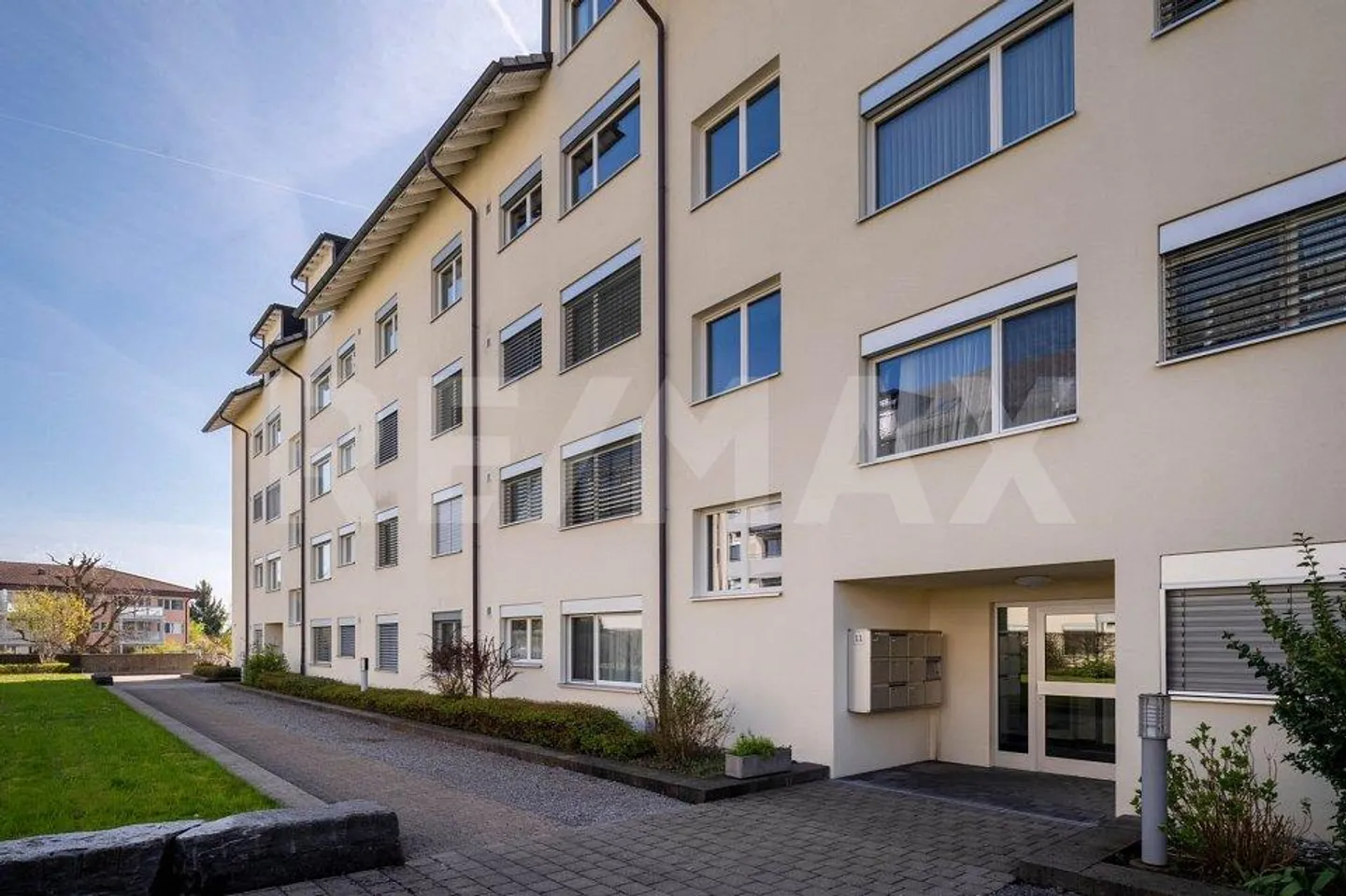 Appartamento giardino attraente di 4,5 stanze con cucina di design / In diritto di costruzione - Foto 3 di 13