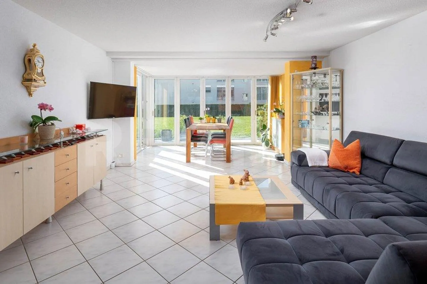 Appartamento giardino attraente di 4,5 stanze con cucina di design / In diritto di costruzione - Foto 5 di 13