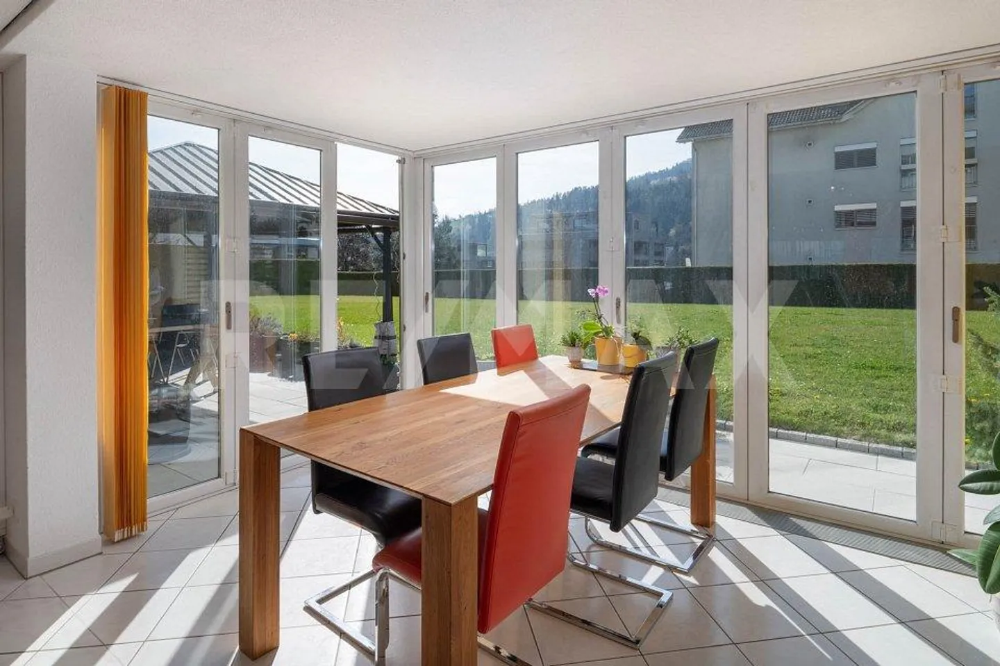 Appartamento giardino attraente di 4,5 stanze con cucina di design / In diritto di costruzione - Foto 6 di 13