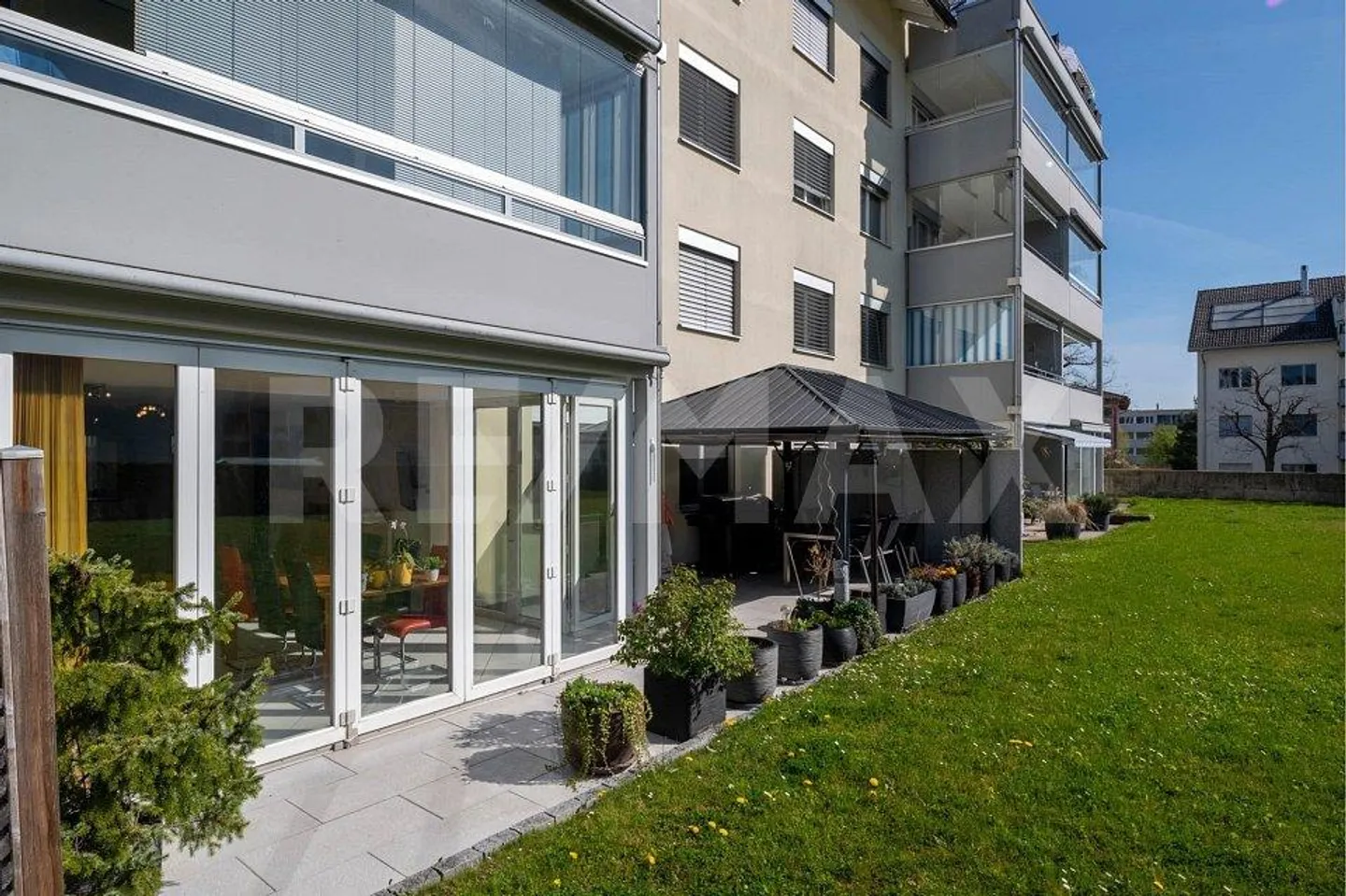 Appartamento giardino attraente di 4,5 stanze con cucina di design / In diritto di costruzione - Foto 11 di 13