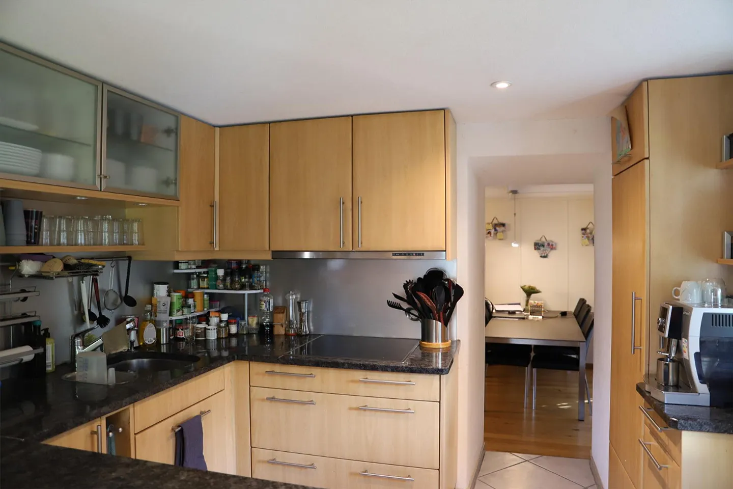 Angebautes 4-Zimmer EFH mit 400 m2 Grundstücksfläche - Foto 2 von 9