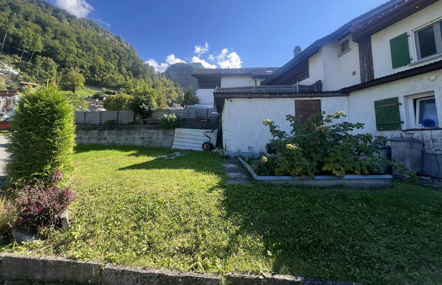 Angebautes 4-Zimmer EFH mit 400 m2 Grundstücksfläche - Foto 8 von 9