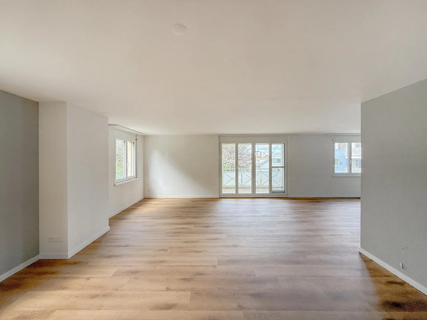 Trendy 3.5-room apartment with large balcony - Photo 2 of 9