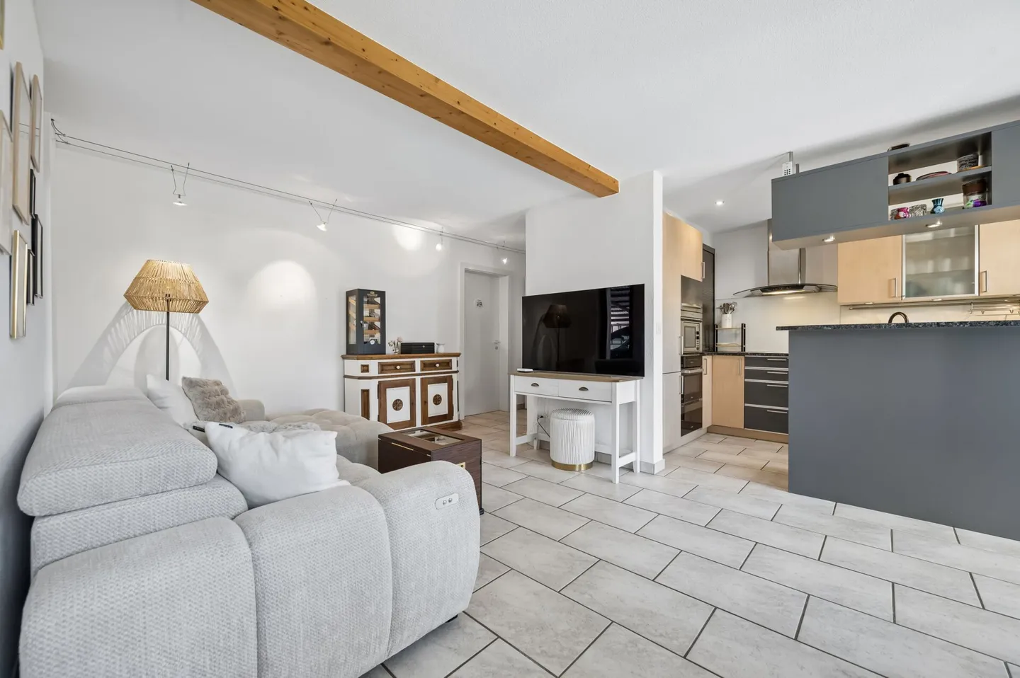 Incantevole Casa Familiare vicino al Lago di Neuchâtel - Foto 2 di 13