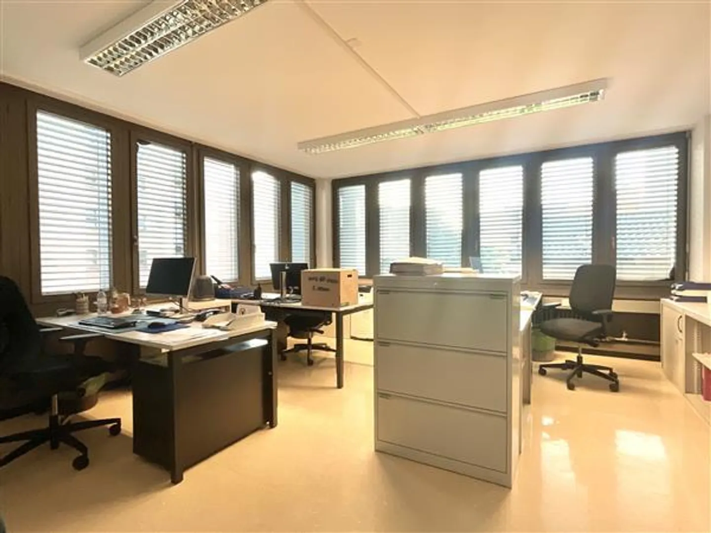Viganello: Office with 8 Rooms - Photo 1 of 9