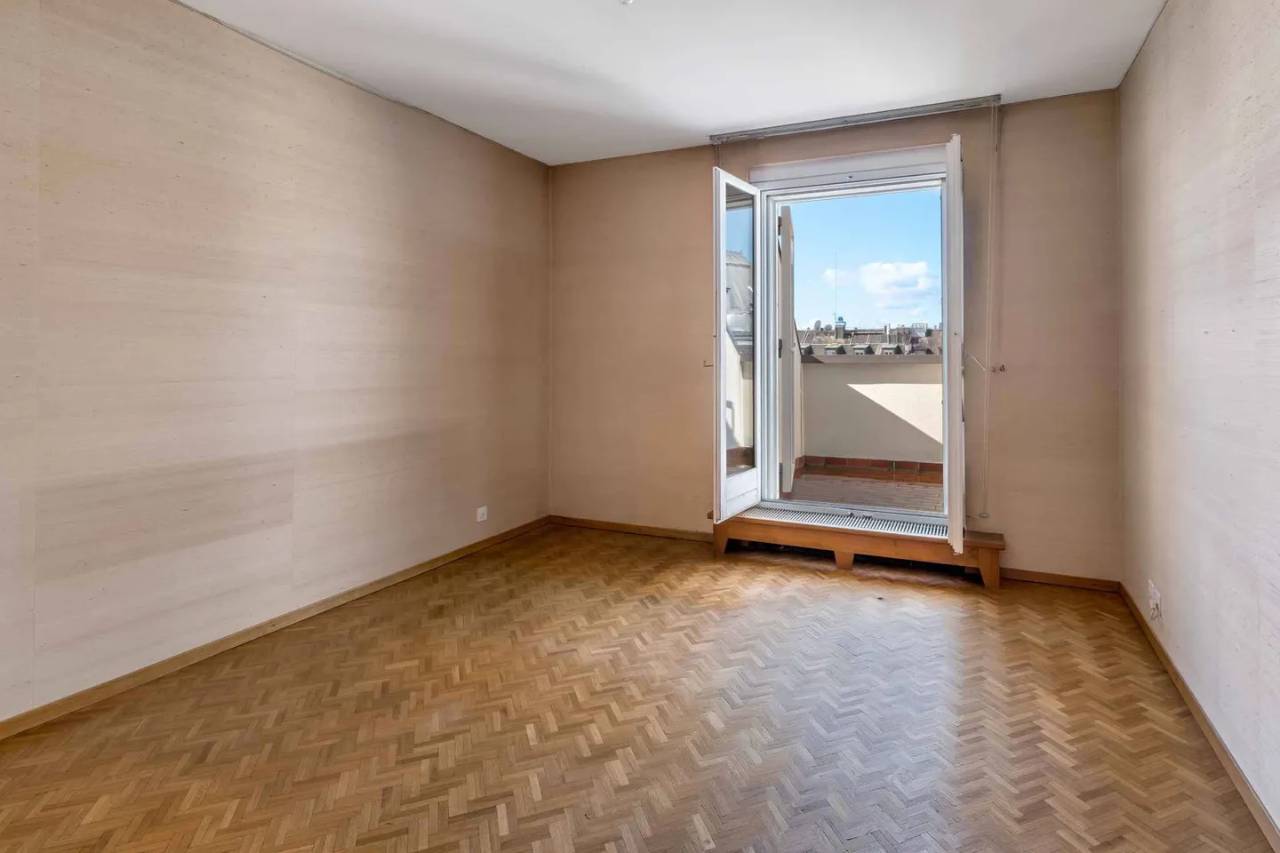 Charming Lakeview Apartment - Photo 7 of 10