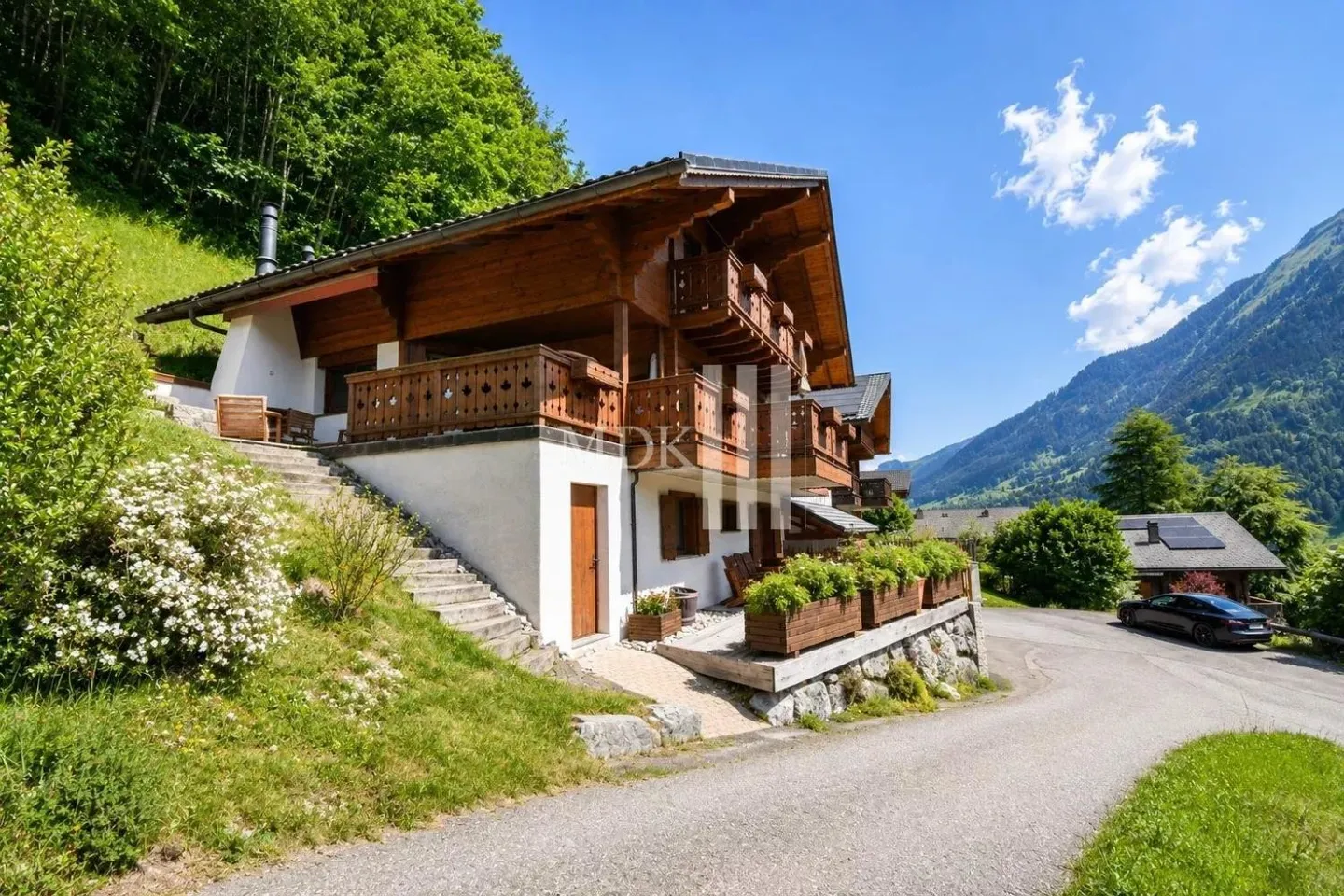 Chalet 5.5 rooms - Photo 2 of 13