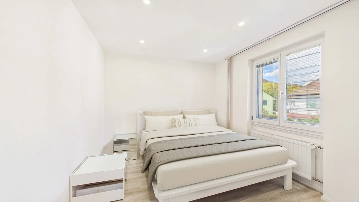 Casa a schiera modernizzata di 4,5 stanze con molto spazio su quattro piani - Foto 7 di 12