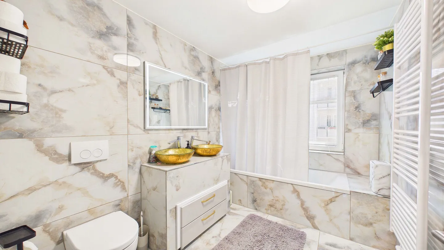 Casa a schiera modernizzata di 4,5 stanze con molto spazio su quattro piani - Foto 10 di 12