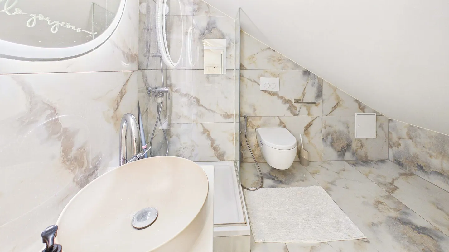 Casa a schiera modernizzata di 4,5 stanze con molto spazio su quattro piani - Foto 11 di 12
