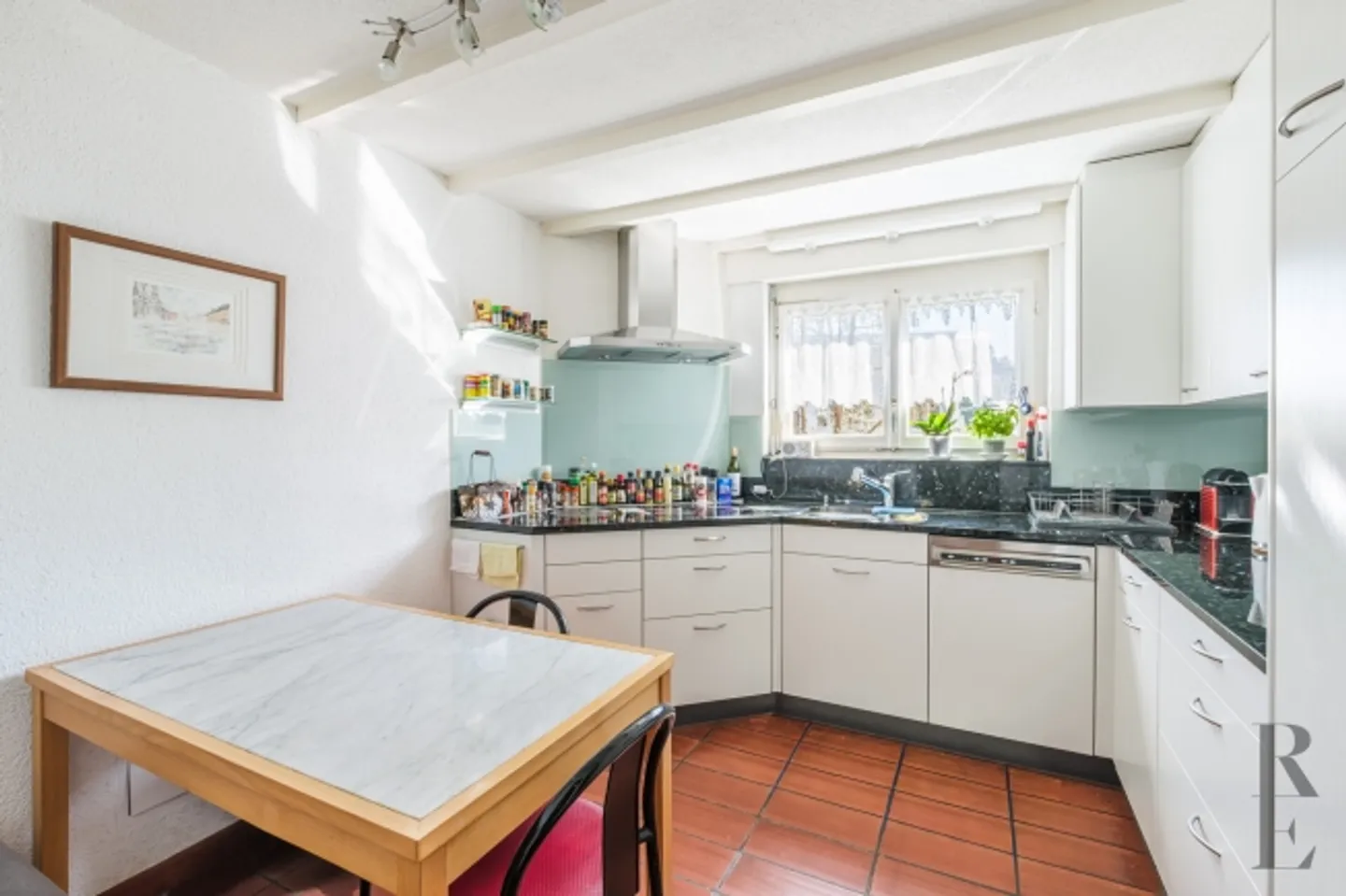 Spacious Semi-Detached House – Stylish Living Near Lucerne - Photo 4 of 11