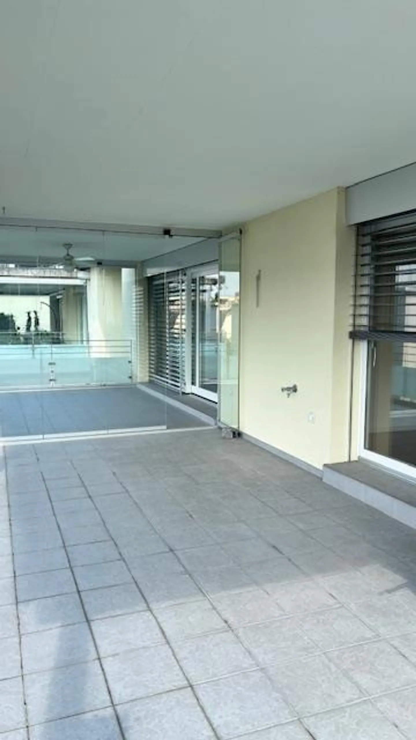 Appartement exclusif de 4½ pièces avec terrasse/jardin d'hiver de 35 m² - Photo 2 sur 12